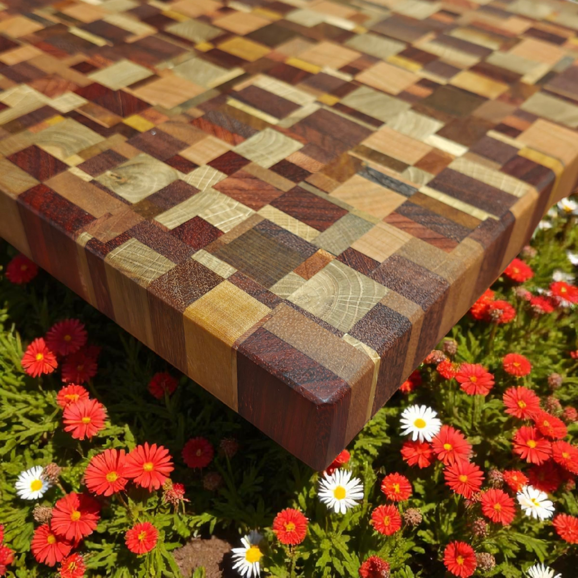 M chaos end-grain cuttingboard