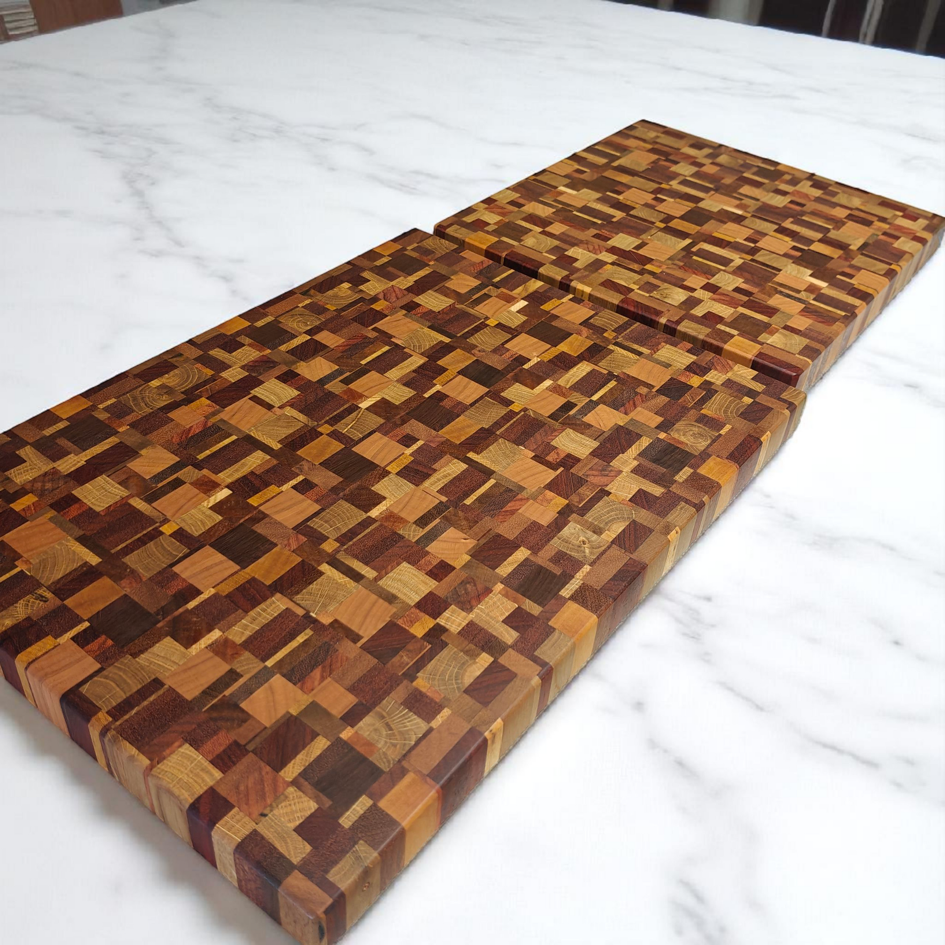 L chaos end-grain cuttingboard